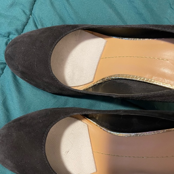 Black and Gold Dolce Vita Heels - Picture 6 of 7